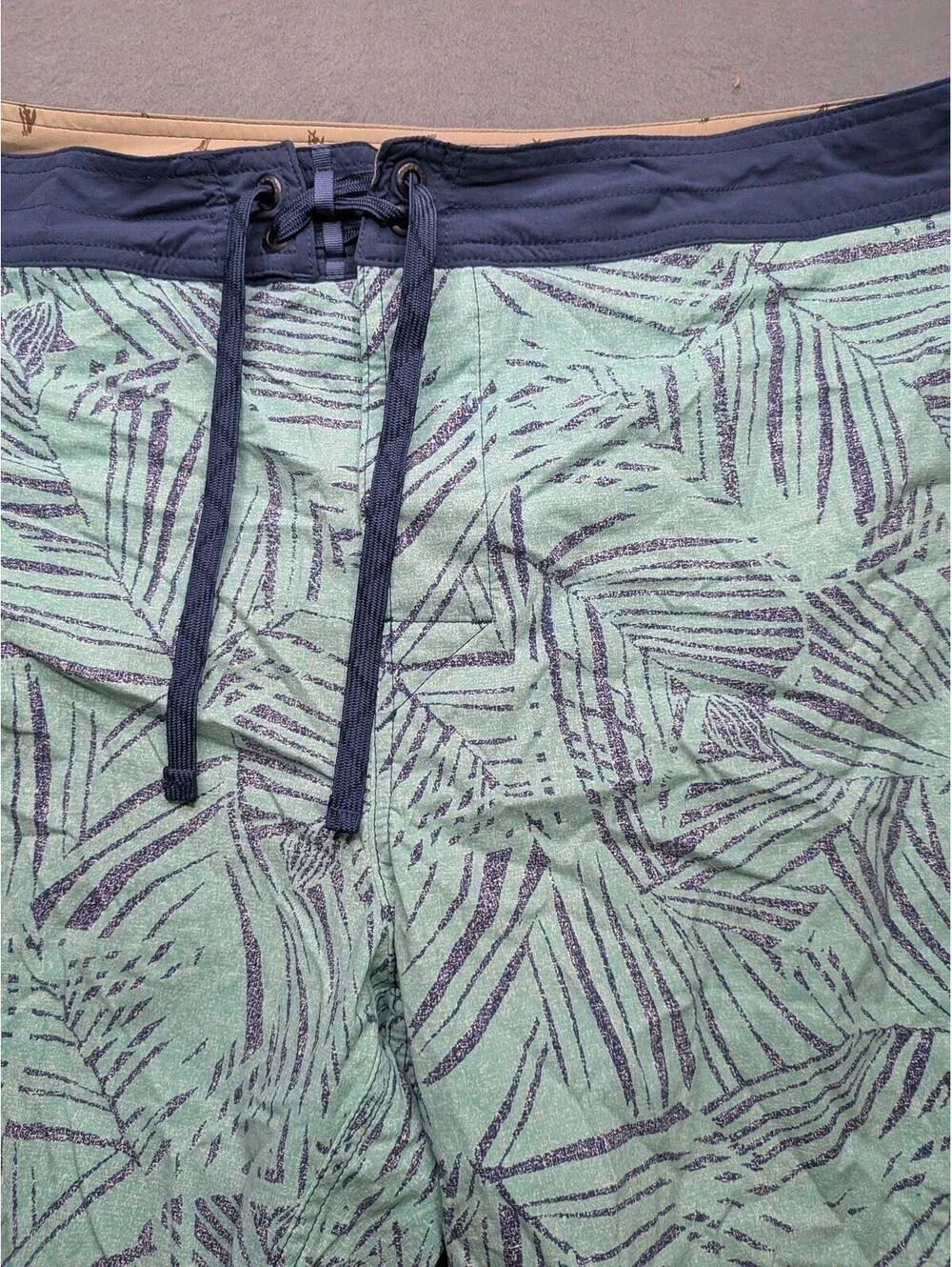 Patagonia Swim Shorts Mens 40 Green Leaf Print Board Shorts Zip Pocket Quick Dry